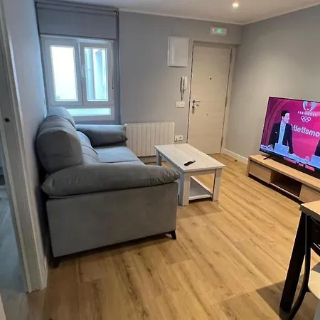 Apartment Newly Renovated Together Train And Bus *