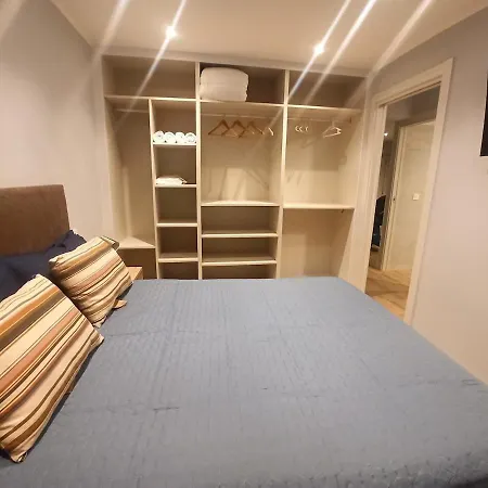 Apartment Newly Renovated Together Train And Bus