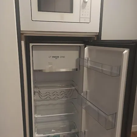 Newly Renovated Together Train And Bus Apartment *
